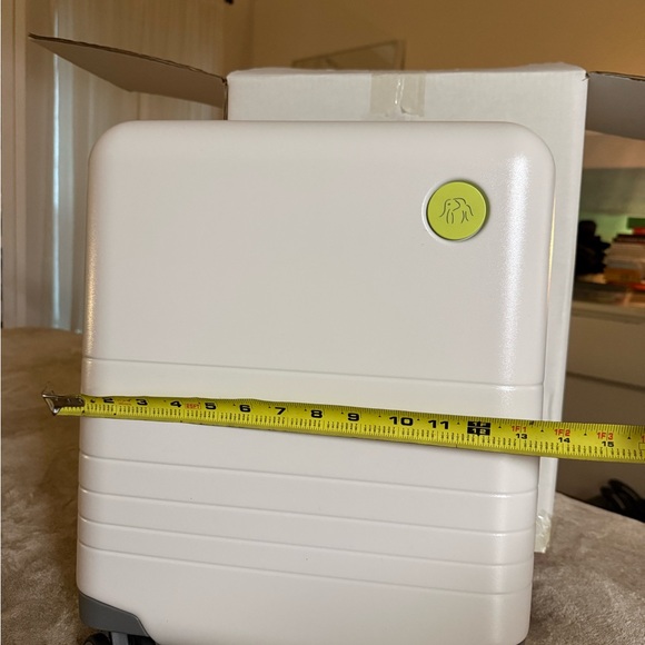 Monos x Drunk Elephant Suitcase with Wheels New - Picture 4 of 9